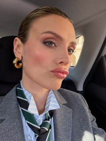 Full leaked Wallis day private photo