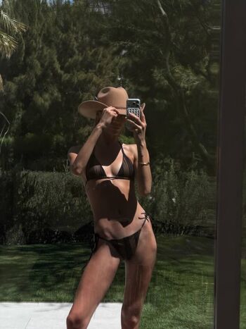 Full leaked Wallis day private photo