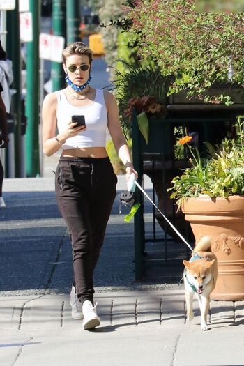 Full leaked Wallis day private photo