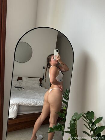 Full leaked Webgirl private photo