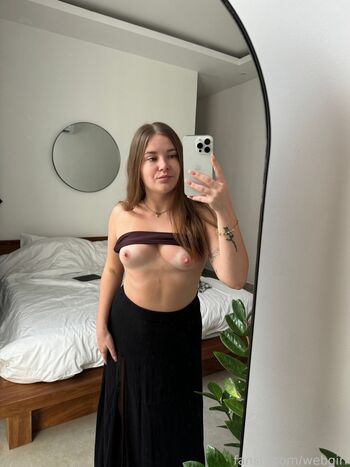 Full leaked Webgirl private photo