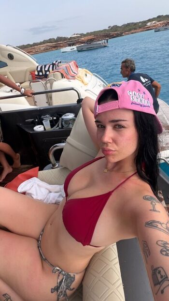 Full leaked Whereisleto private photo