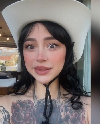 Full leaked Ariana white/ private photo