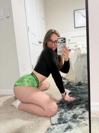 Full leaked Bare feet/ private photo