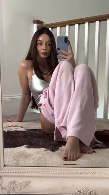 Full leaked Hotwifemel/ private photo