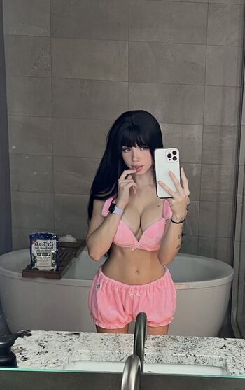 Full leaked Winnie private photo