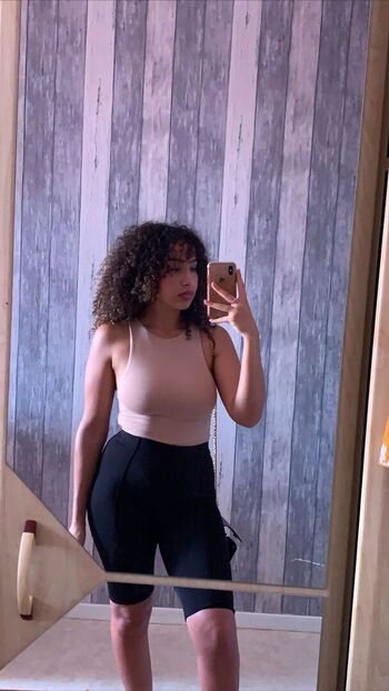 Full leaked Wiwi b private photo