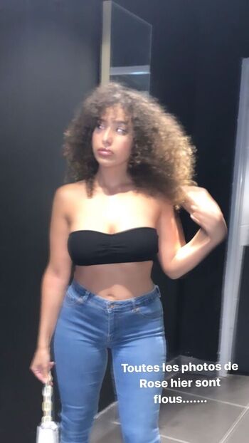 Full leaked Wiwi b private photo