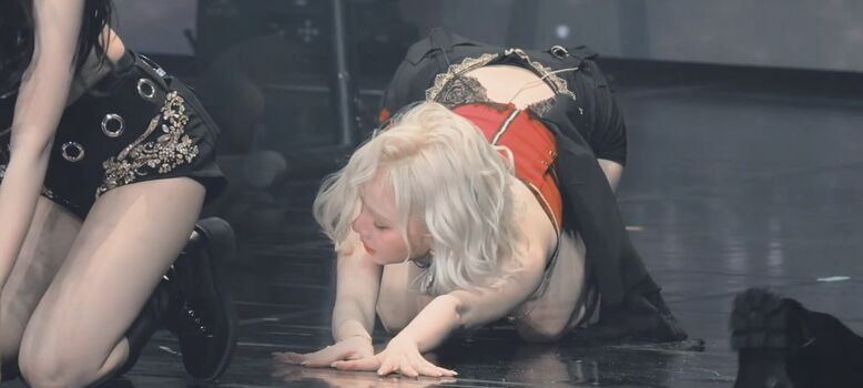 Full leaked Womenk pop page private photo