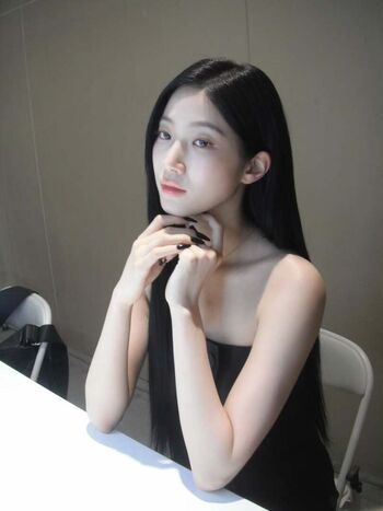 Full leaked Womenk pop page private photo