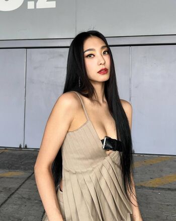 Full leaked Womenk pop page private photo