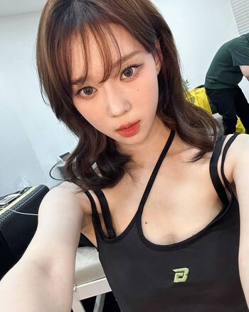 Full leaked Womenk pop page private photo