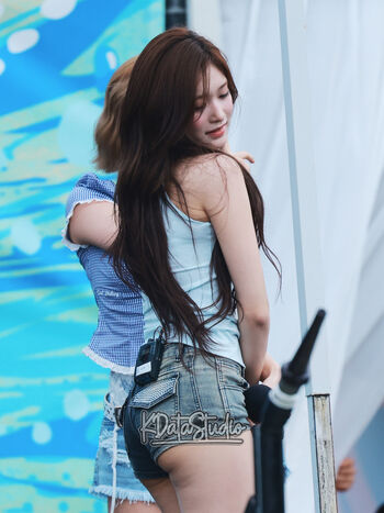 Full leaked Womenk pop page private photo
