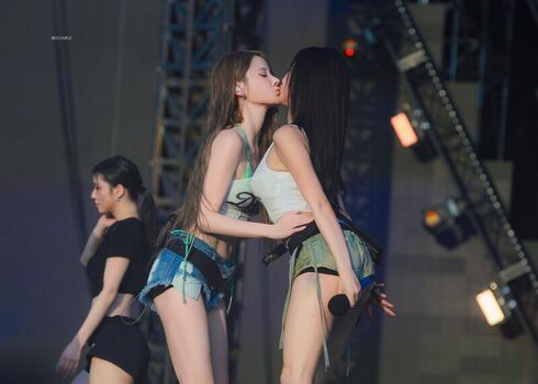 Full leaked Womenk pop private photo