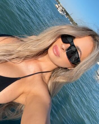Full leaked Xchristiina page private photo