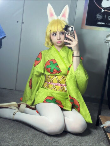 Full leaked Xenluvsmiku page private photo