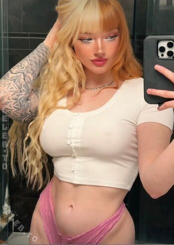 Full leaked Xinia private photo