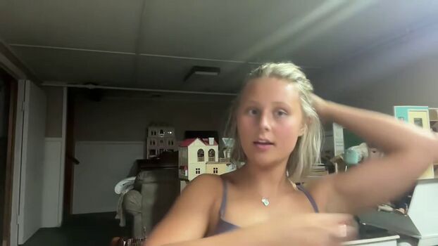 Full leaked Xobella private photo
