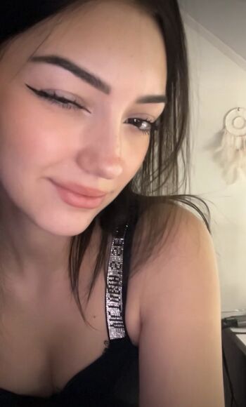 Full leaked Yarasweetie private photo