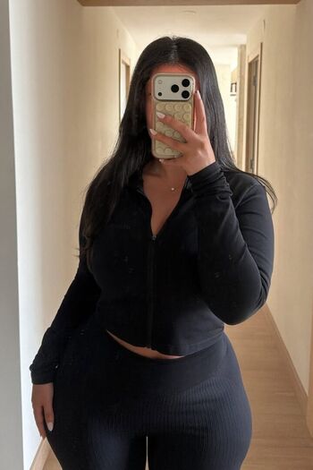 Full leaked Yiyi private photo