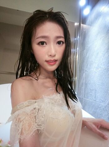 Full leaked Yiyi page private photo