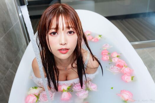 Full leaked Yiyi page private photo