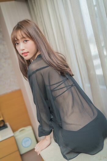 Full leaked Yiyi page private photo