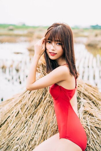 Full leaked Yiyi page private photo
