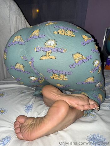 Full leaked Yiyifeet private photo
