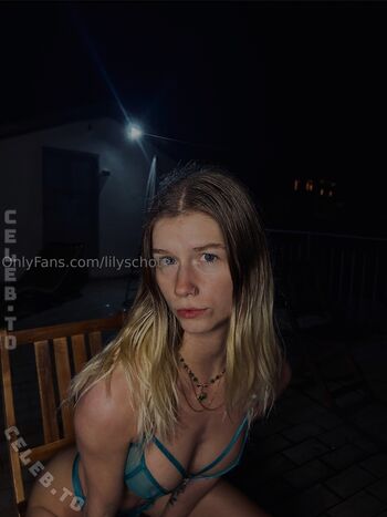 Full leaked Younglily official private photo