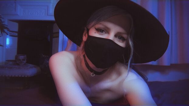 Your_witch_alba