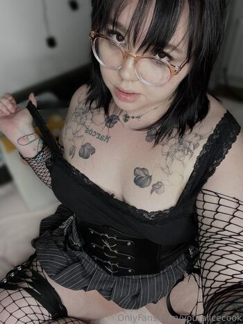 Full leaked Youralicecook private photo