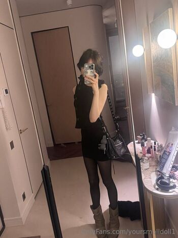 Full leaked Yoursmalldoll private photo