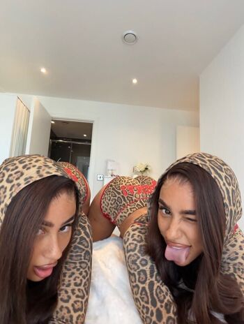 Full leaked Yourtwinss private photo