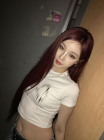 Full leaked Yuqi page private photo