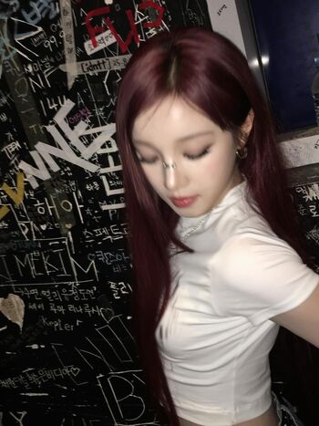 Full leaked Yuqi page private photo