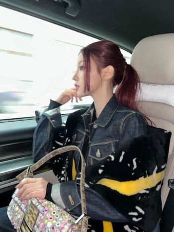 Full leaked Yuqi page private photo
