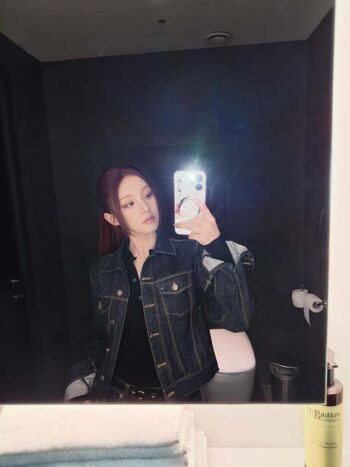 Full leaked Yuqi page private photo