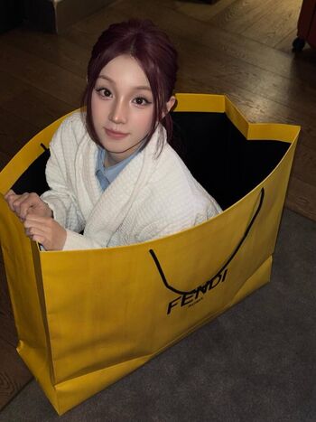 Full leaked Yuqi page private photo