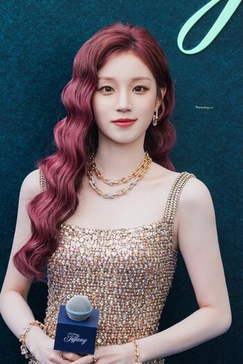 Full leaked Yuqi page private photo