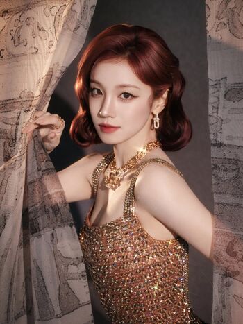 Full leaked Yuqi page private photo