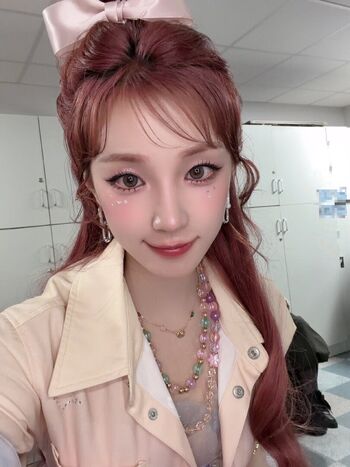 Full leaked Yuqi page private photo