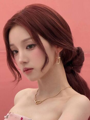 Full leaked Yuqi page private photo