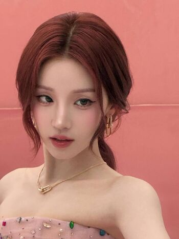 Full leaked Yuqi page private photo