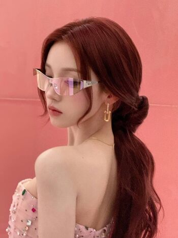 Full leaked Yuqi page private photo