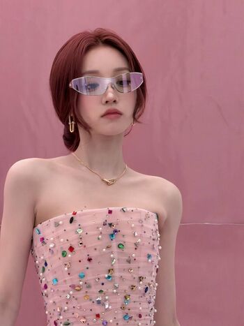 Full leaked Yuqi page private photo