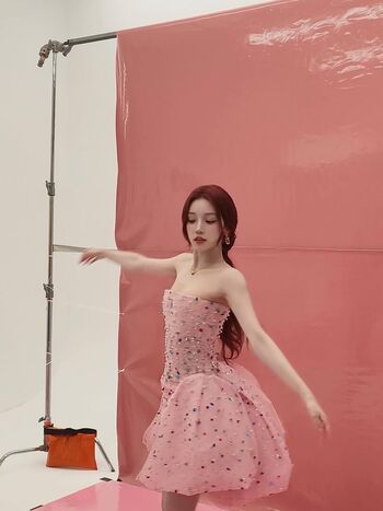 Full leaked Yuqi private photo