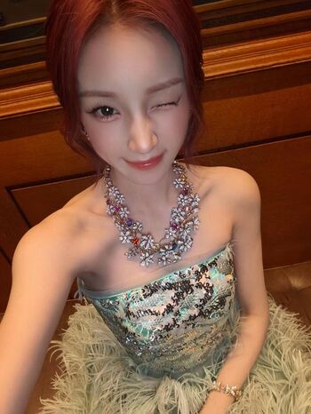 Full leaked Yuqi private photo