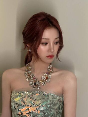 Full leaked Yuqi private photo