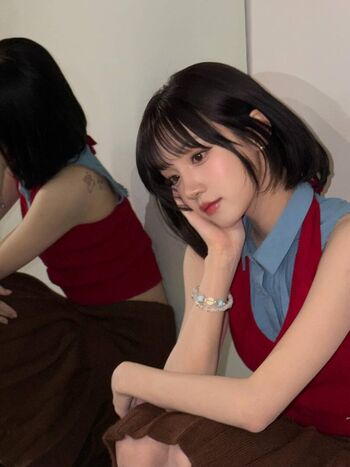 Full leaked Yuqi page private photo